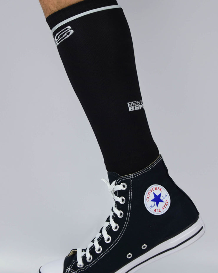 Calzini neri con logo bianco IGS con scarpa