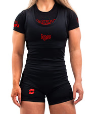 Fronte completo donna canotta nera con logo rosso IGS