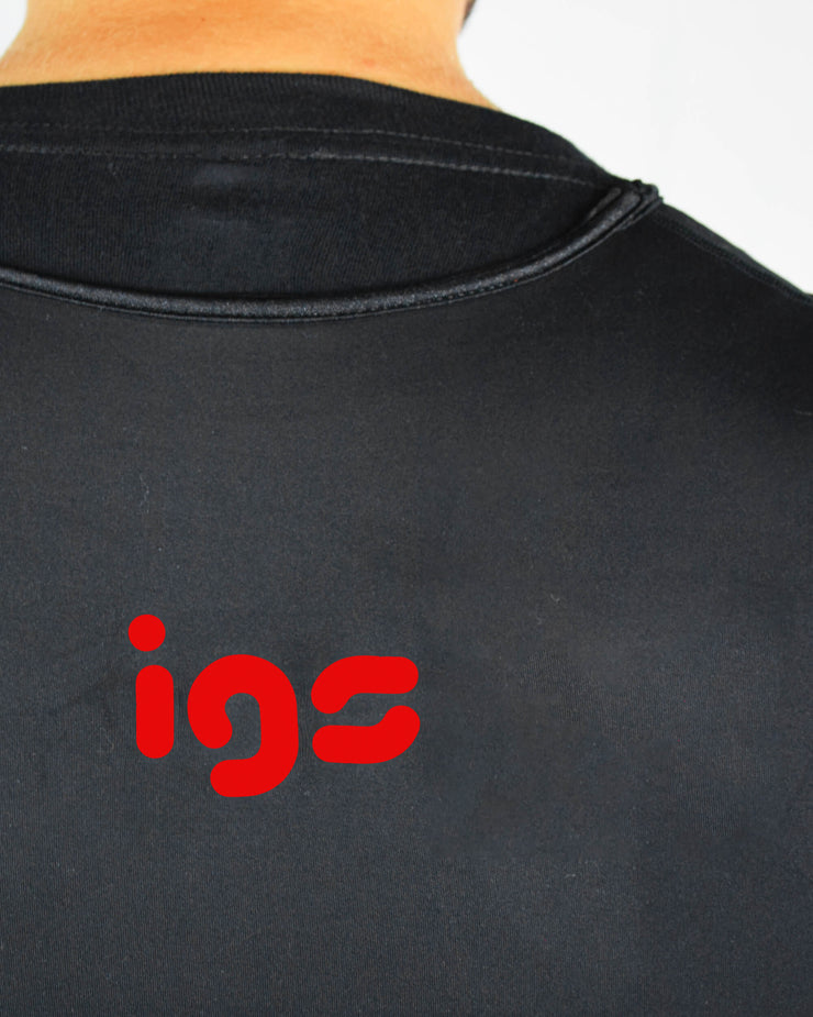 Dettaglio logo rosso su canotta IGS powerfull life