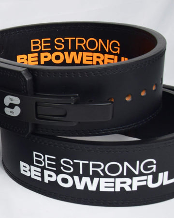 Cintura New Lever Belt IGS PREMIUM® Personalizzabile - IGS SPORT ITALIA - Cinture nere una sopra l'altra con scritta arancione sopra quella con scritta bianca IGS